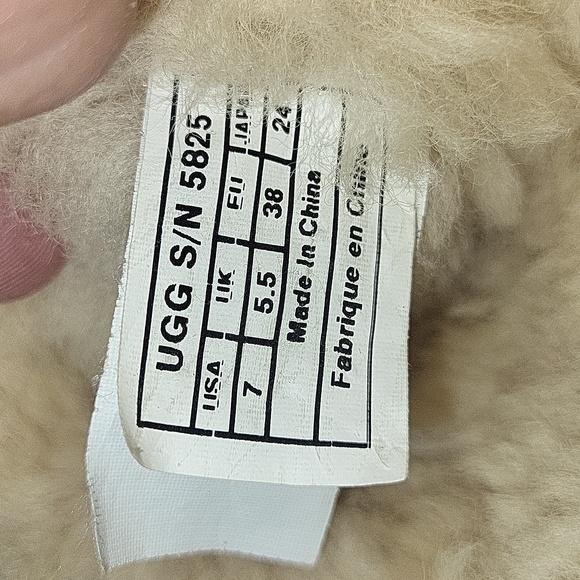 UGG Women's Classic Ankle Boots Size 7 - Picture 8 of 15